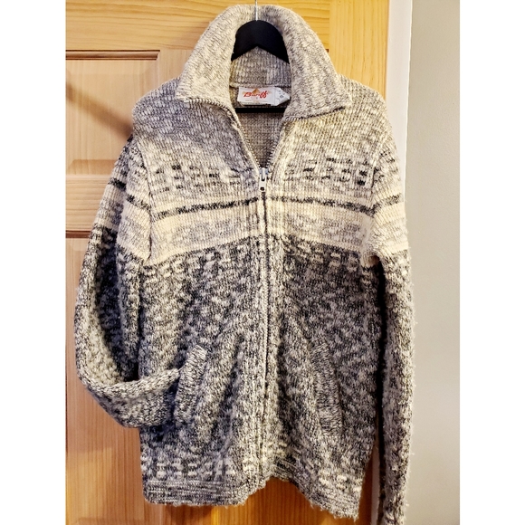 Sweaters - Vintage Banff 100% virgin wool sweater